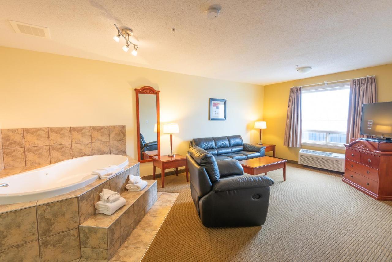 Days Inn By Wyndham Bonnyville Экстерьер фото