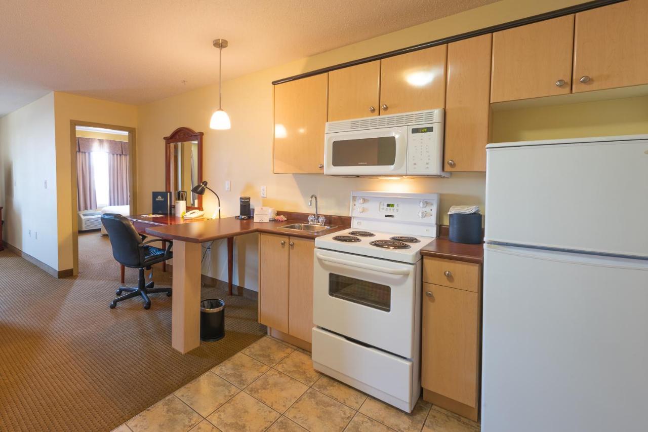 Days Inn By Wyndham Bonnyville Экстерьер фото