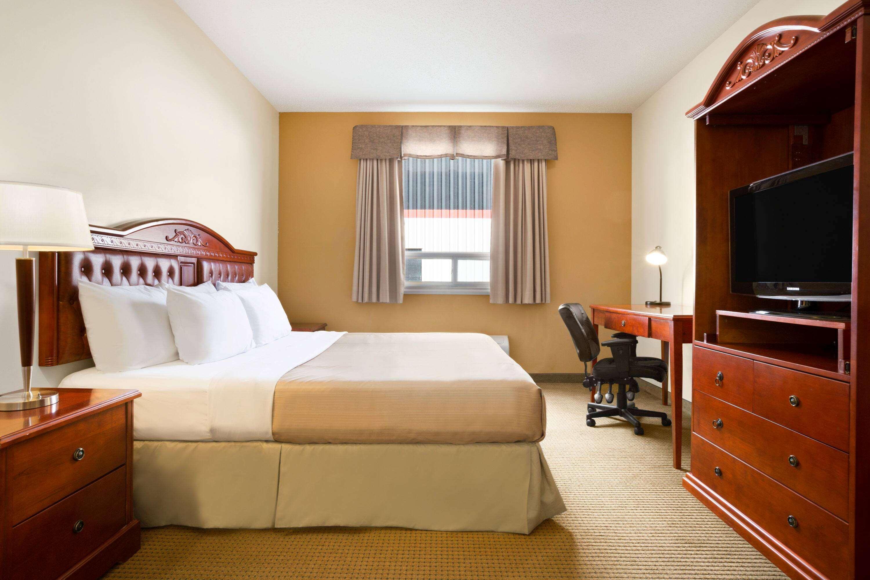 Days Inn By Wyndham Bonnyville Экстерьер фото