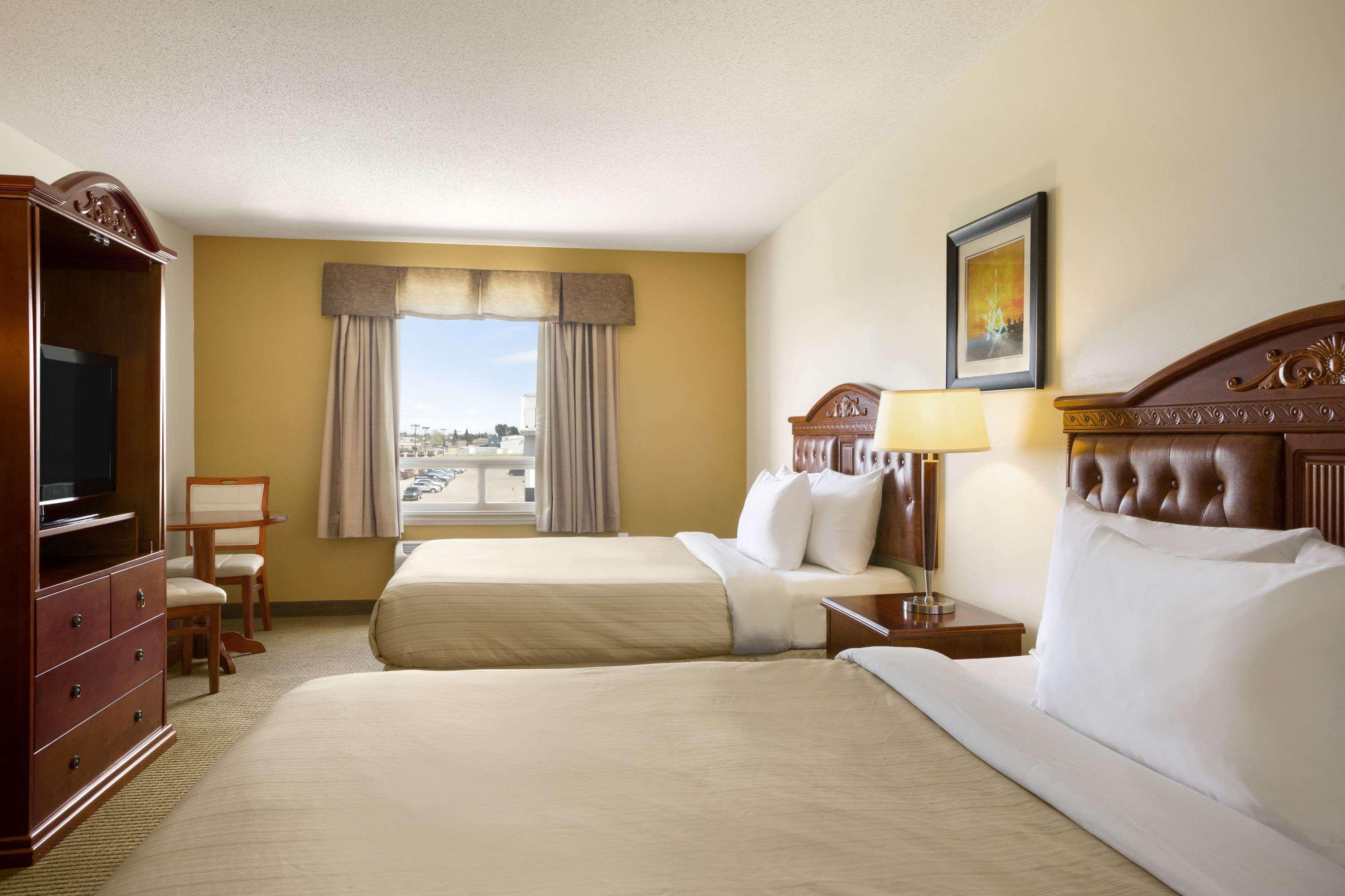 Days Inn By Wyndham Bonnyville Экстерьер фото