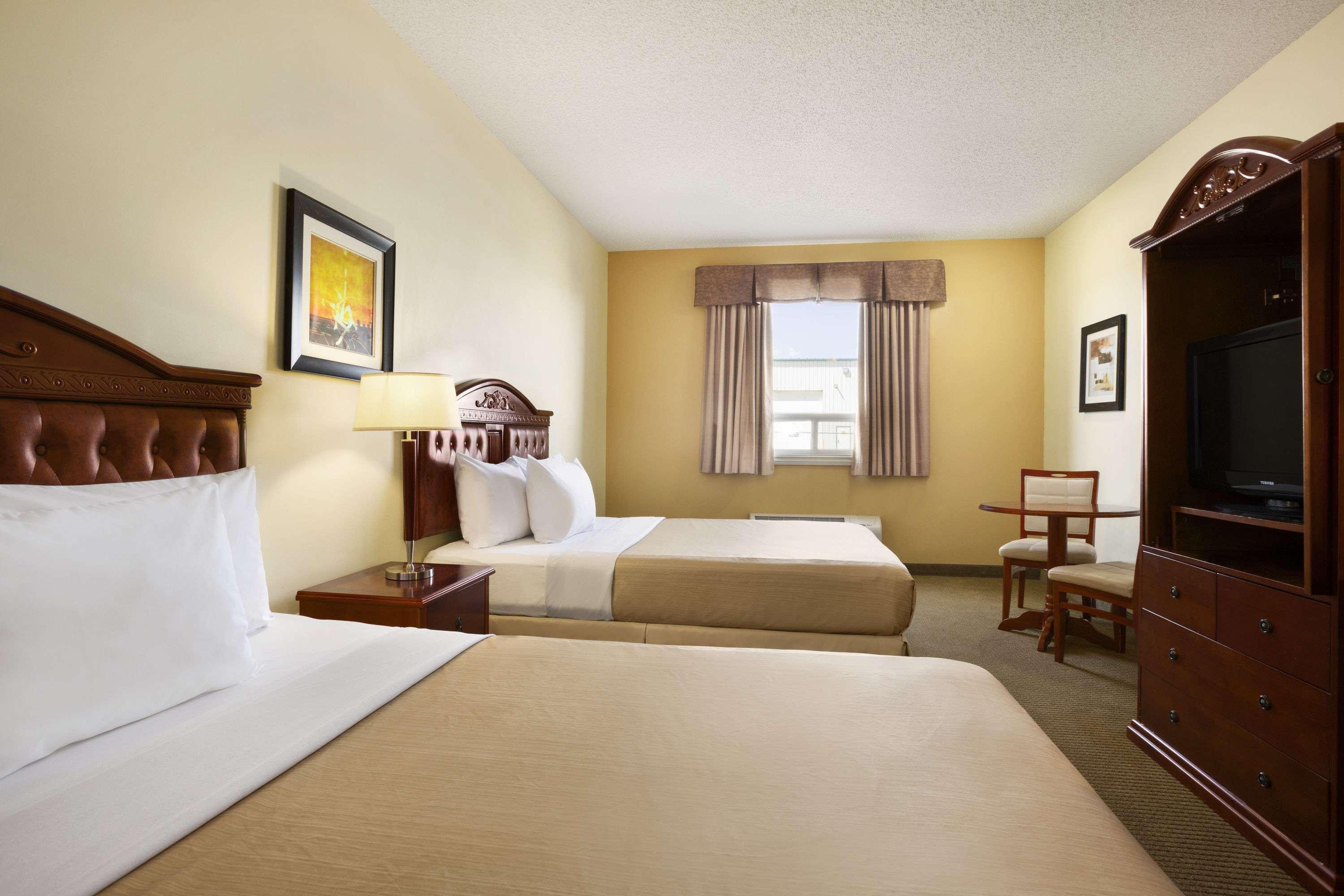 Days Inn By Wyndham Bonnyville Экстерьер фото